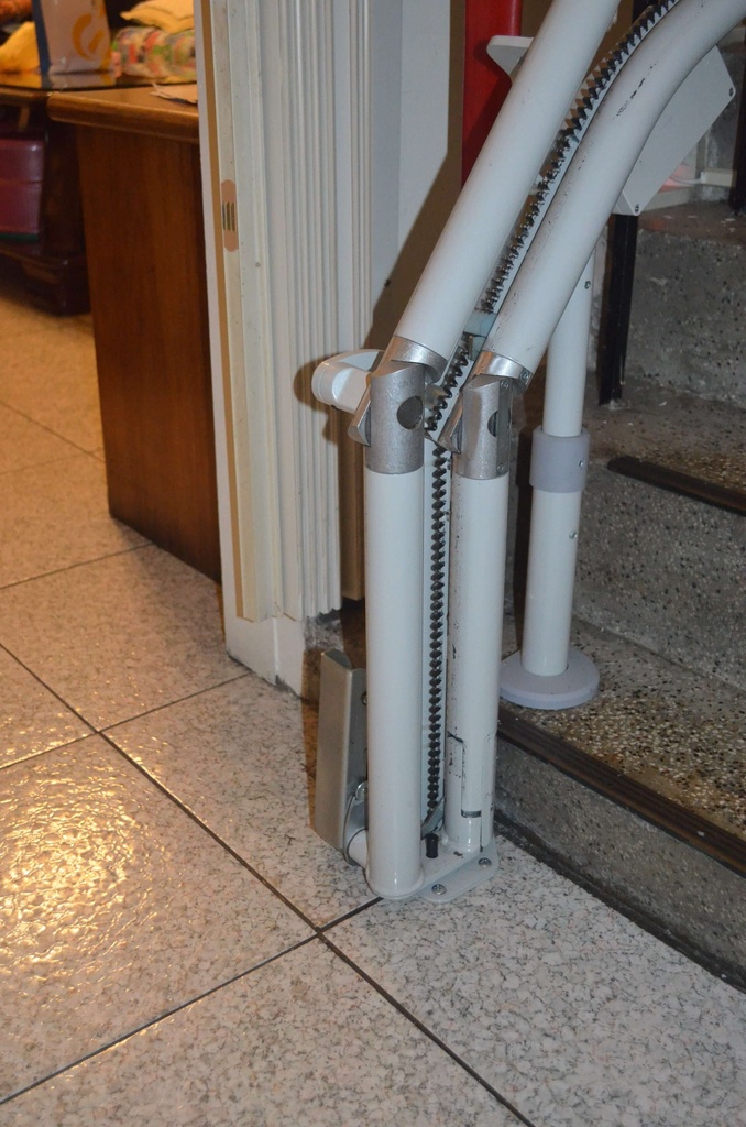 泓電樓梯升降椅