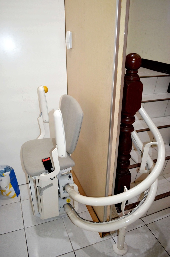 泓電樓梯升降椅