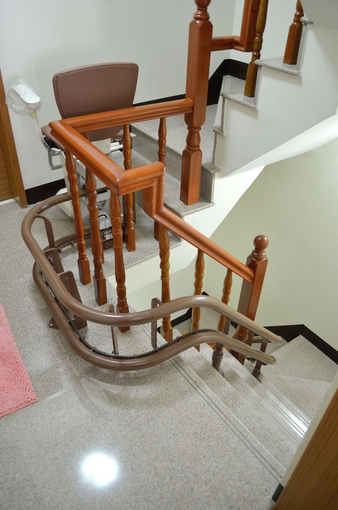 上下樓梯輔助工具