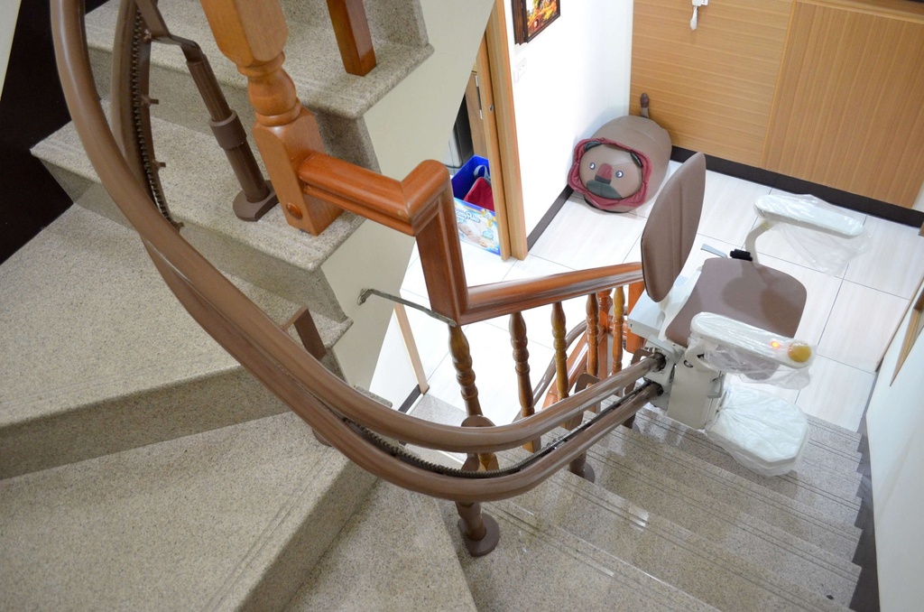 泓電上下樓梯輔助工具
