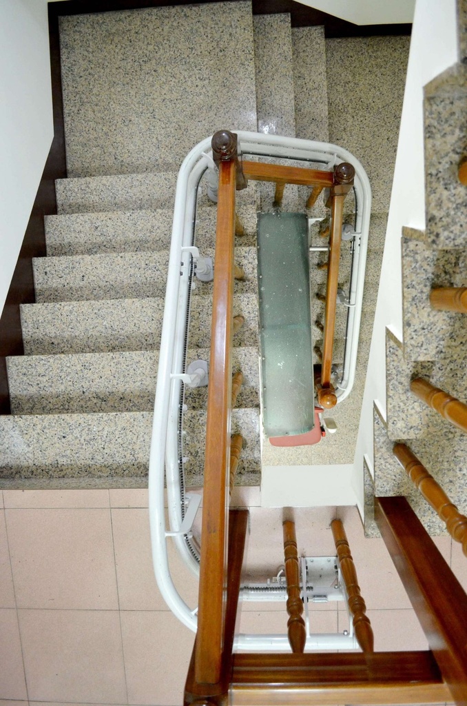 泓電樓梯升降椅轉彎軌道