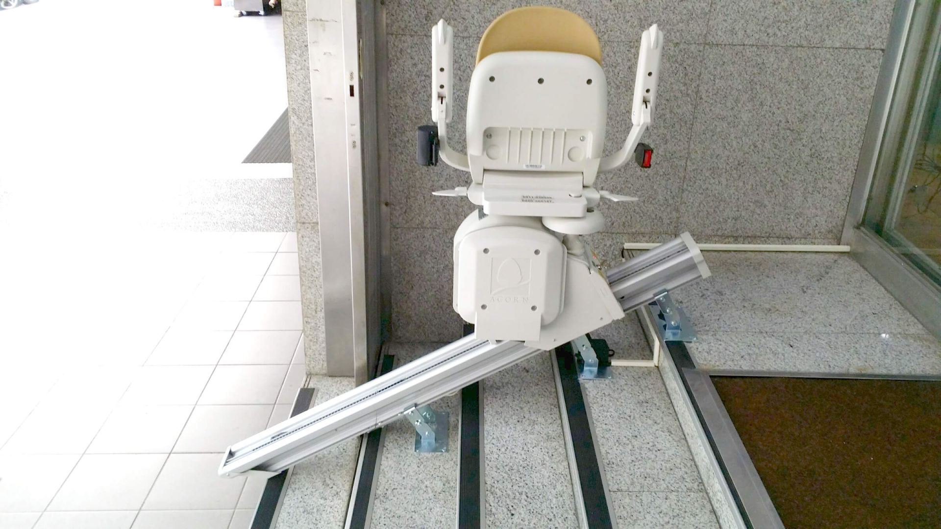 泓電樓梯升降椅