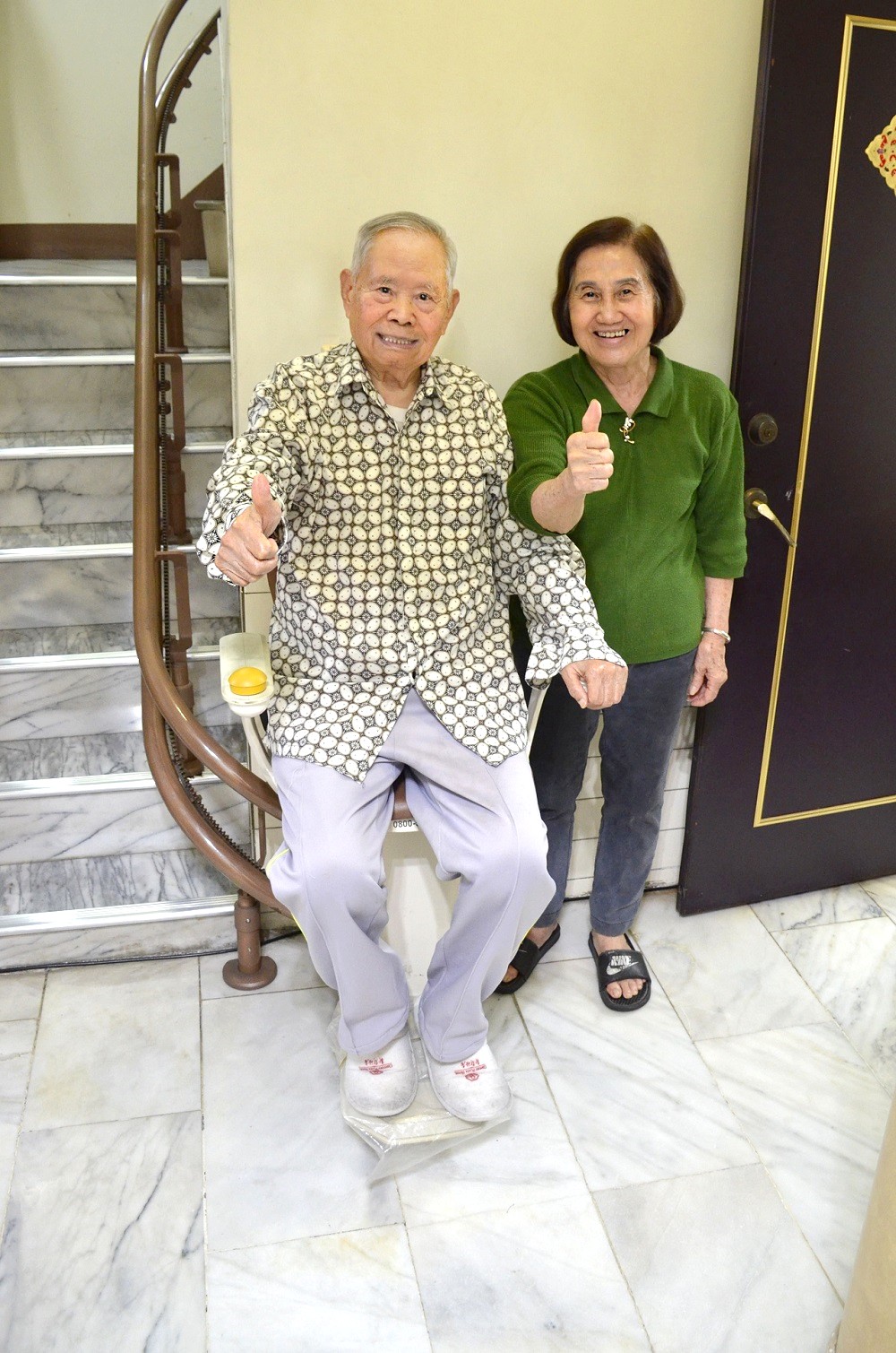 高雄樓梯升降椅安裝案例 - 高雄楠梓區的李伯伯