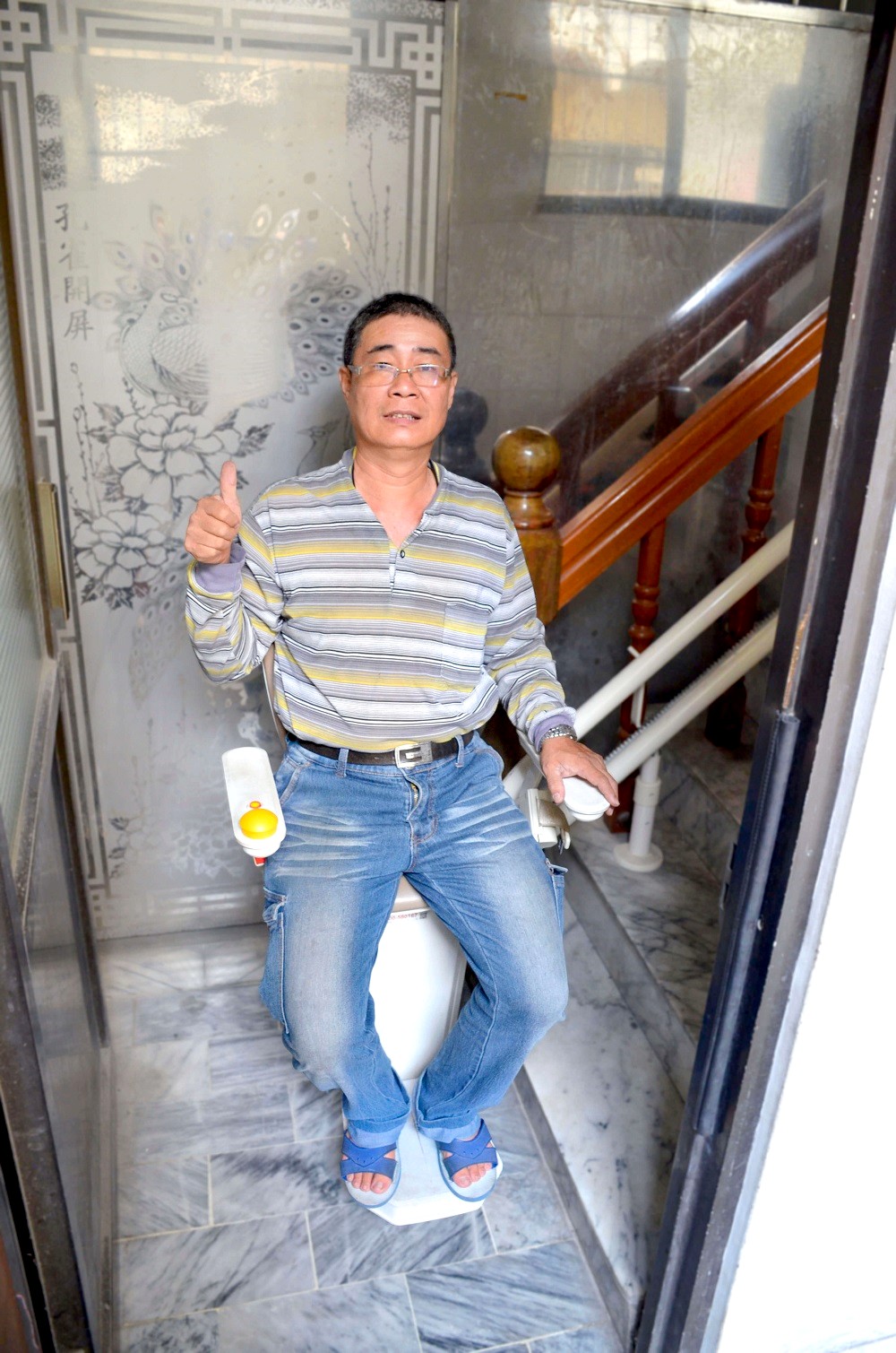 高雄林大哥分享：有了升降椅爬梯更加安全可靠
