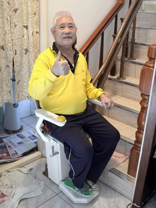 長輩住透天厝怎麼上下樓？樓梯升降椅讓五樓神明廳也能輕鬆到達