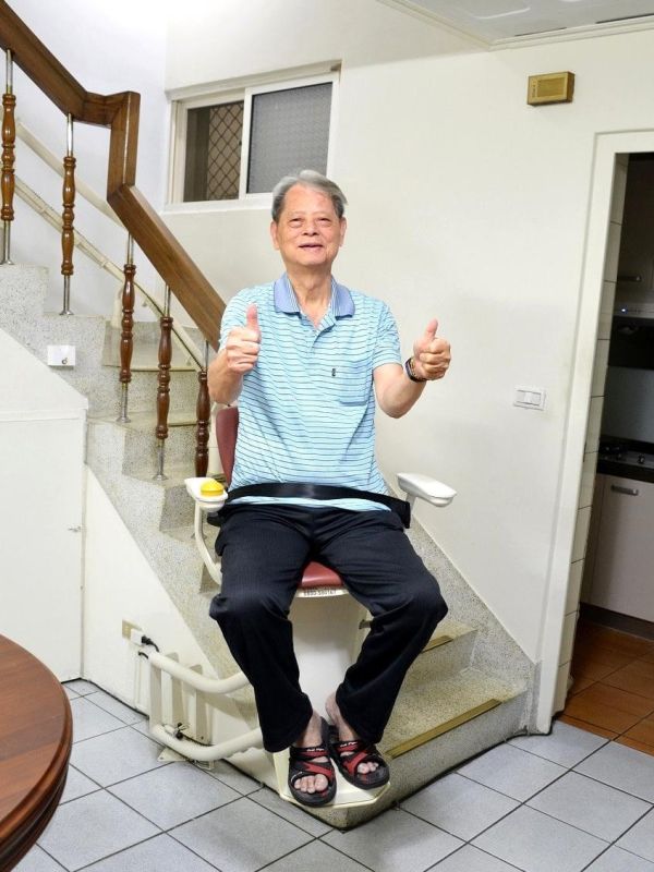 樓梯升降椅值得提早裝嗎？退休夫妻分享原因