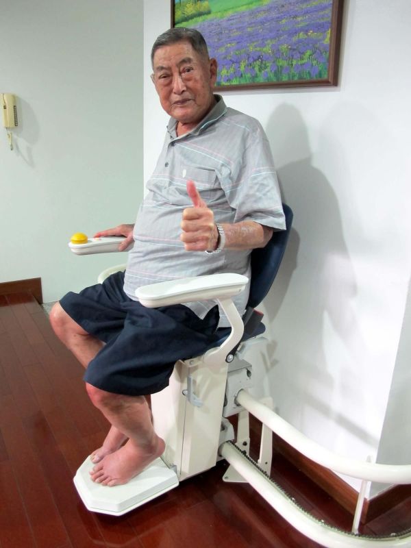 樓梯升降椅推薦嗎？改善長輩上下樓困難的居家解決方案